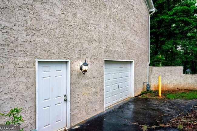 Building Photo - 1245 Vineyard Dr SE