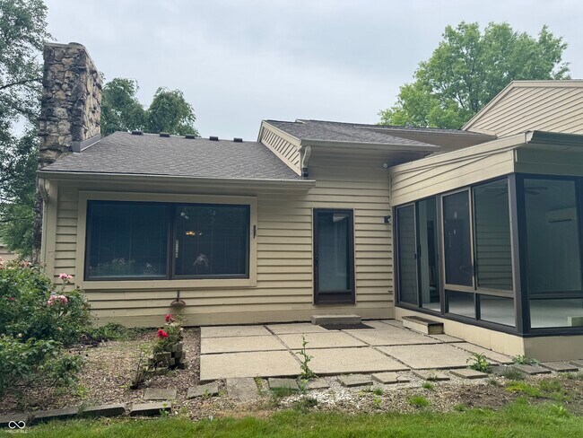 Building Photo - 329 Sandbrook Dr