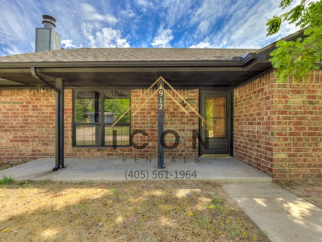 Building Photo - 1912 N Gleason Ave