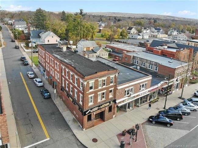 Building Photo - 623 Main St