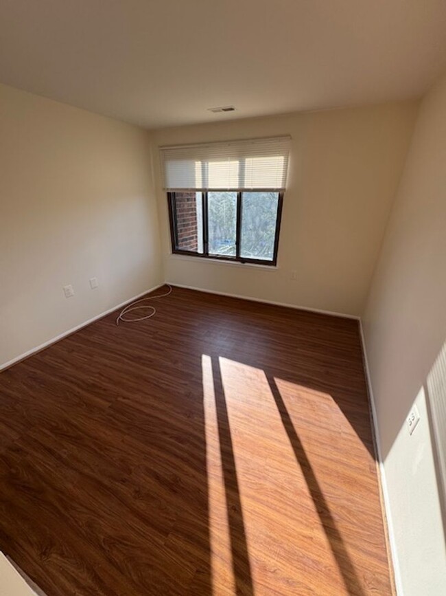 Foto del edificio - SPACIOUS CONDO IN FARMINGDALE