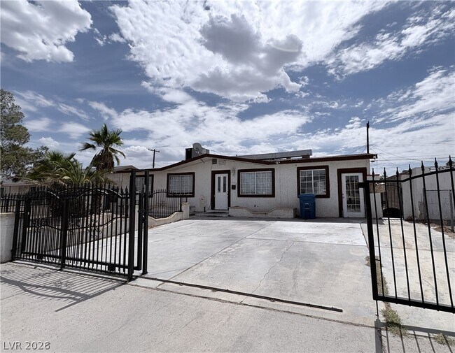 Foto del edificio - 6329 Brittany Way