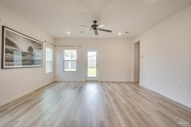 Building Photo - 6625 Sun Tree Cir