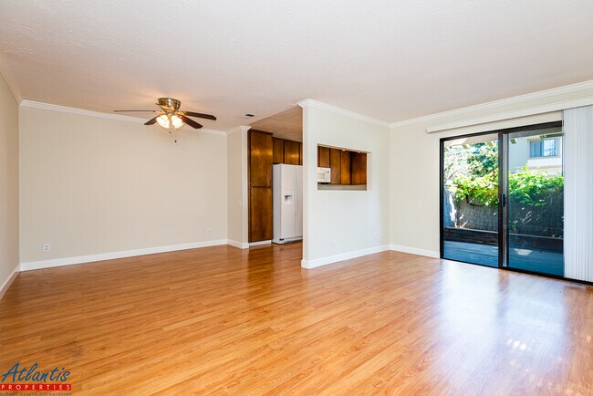 Building Photo - 404 Colony Knoll Dr
