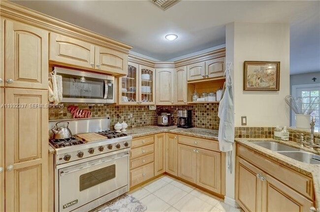 Foto del edificio - 801 NE 17th St