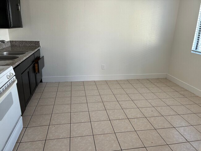 Cocina - 218 Woodrow Ave