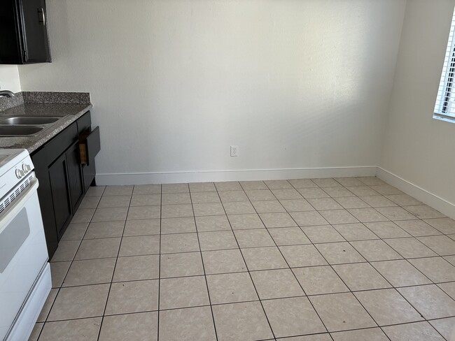 Kitchen - 218 Woodrow Ave