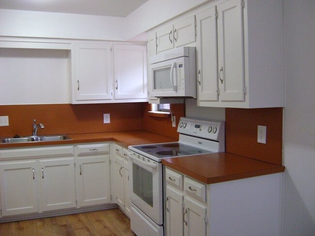 Building Photo - 1714 Redbud Ln