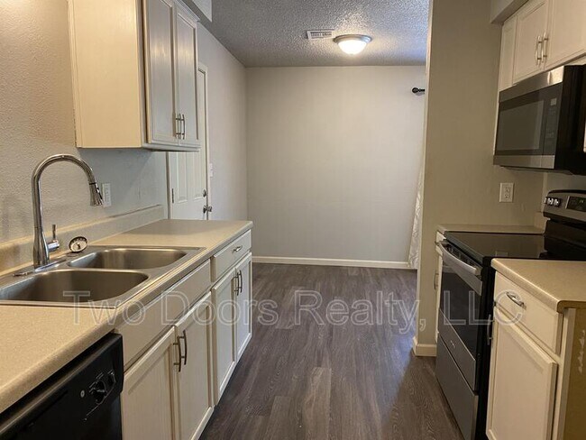 Foto del edificio - 3105 Gwendolyn Ln