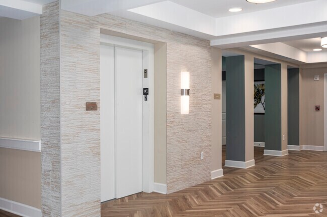 Vestíbulo con elevador - Woodyard Station Senior - 4 Apartments
