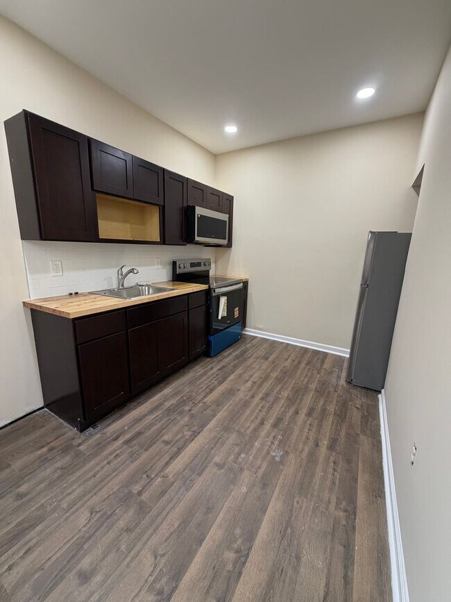 Foto del edificio - 3631 N Bouvier St