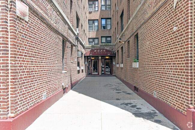 Entrance - 531 W 156th St
