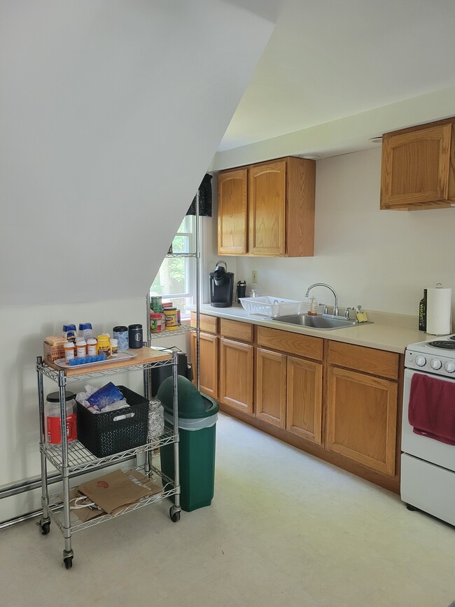 Building Photo - 24 Edgewood Cir
