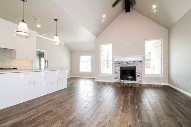 Building Photo - 801 Red River Dr