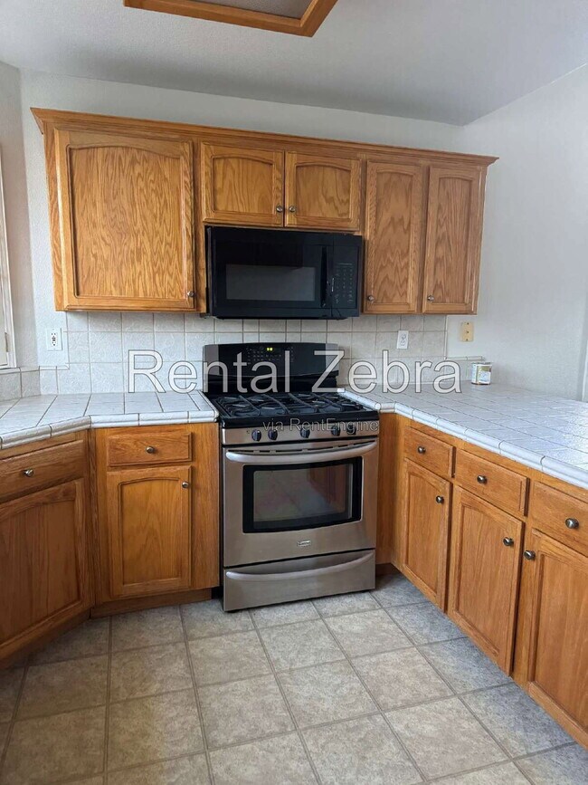Building Photo - 2424 Sorrel Dr
