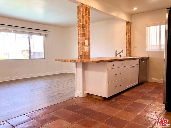 Foto del edificio - 1435 N Fairfax Ave