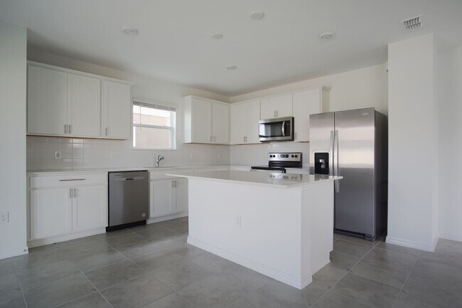 Building Photo - 437 Waterford Dr
