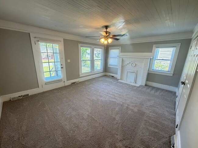 Building Photo - Just remolded 3 bedroom 1 bathroom house. Very close to I85 and Downtown Kannapolis