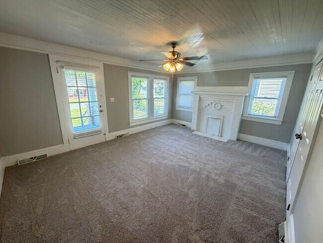 Foto del edificio - Just remolded 3 bedroom 1 bathroom house. Very close to I85 and Downtown Kannapolis