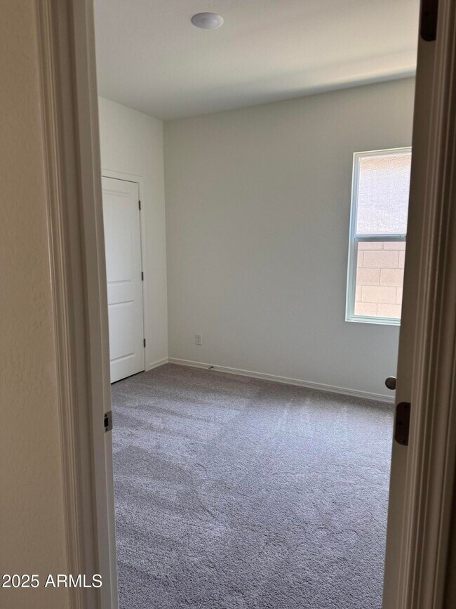 Foto del edificio - 24207 W Hidalgo Ave