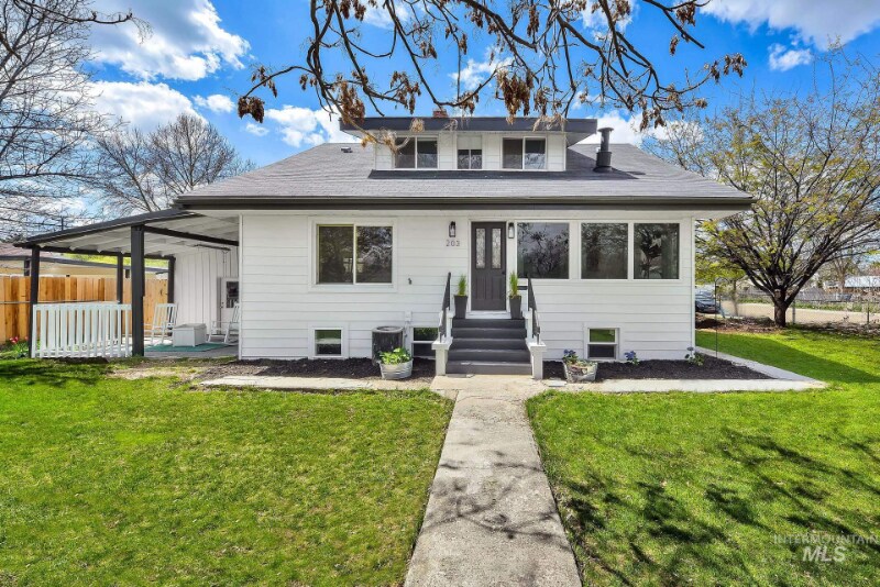 Foto principal - 203 S Juniper St