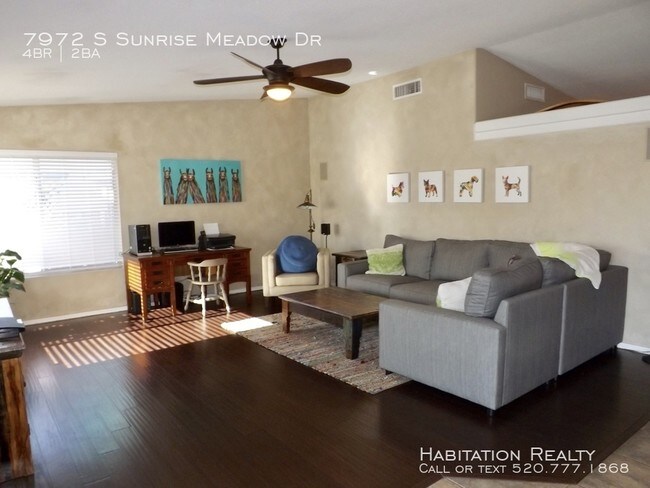 Building Photo - Large 4bd/2ba in Rita Ranch with Pool