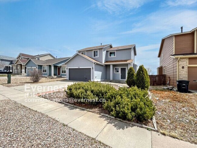 Building Photo - Gorgeous 3-Bedroom Home with Cozy Fireplac...