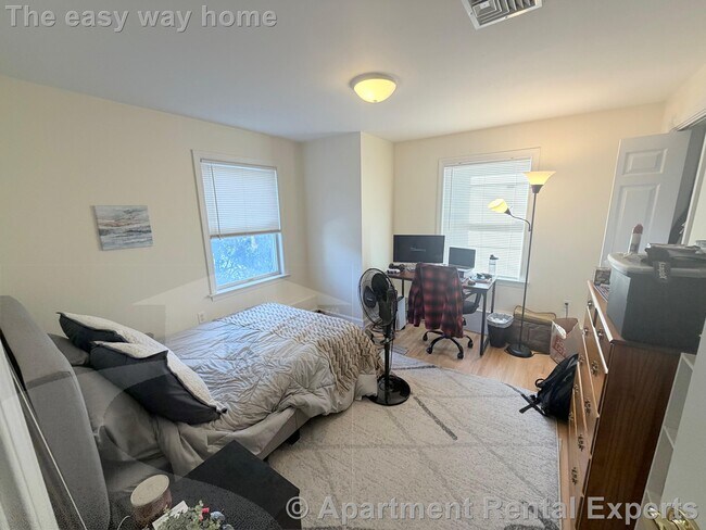 Building Photo - 11 Kent Ct