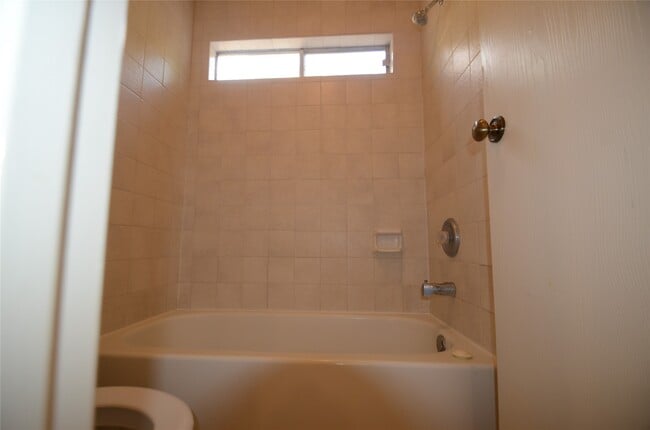 Building Photo - 56 Fallshire Dr