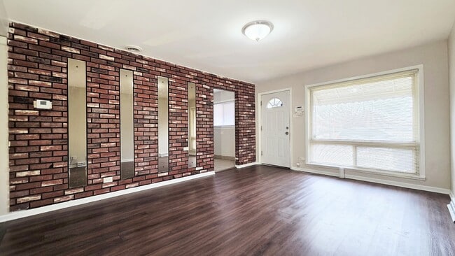 Living Room - 10200 S Crandon Ave