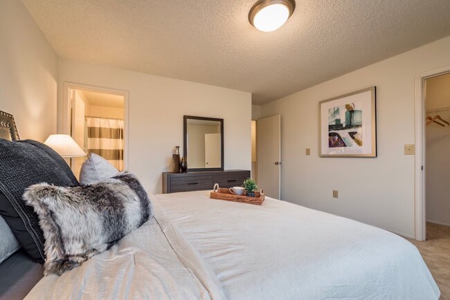 Foto del edificio - MeadowView Townhomes