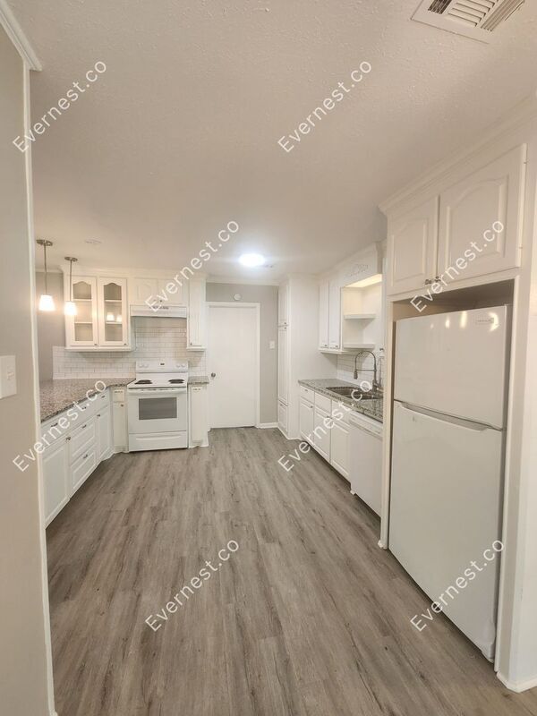 Building Photo - 457 Pemberton Dr