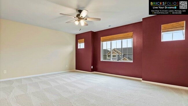Foto del edificio - 5 BEDROOMS | A/C | 3-CAR GARAGE | FENCED BACKYARD | 2,780 SQ. FT. | CONVENIENT TO JBLM