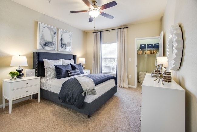 Foto del edificio - Crowne Village at Swift Creek