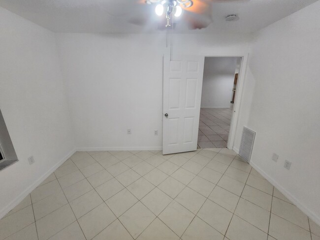 Foto del edificio - 7273 NW 80th Ct