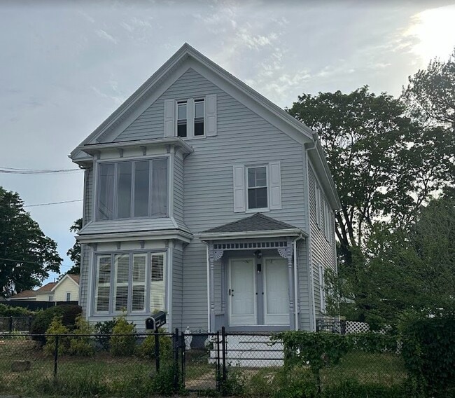 Building Photo - 397 Ash St