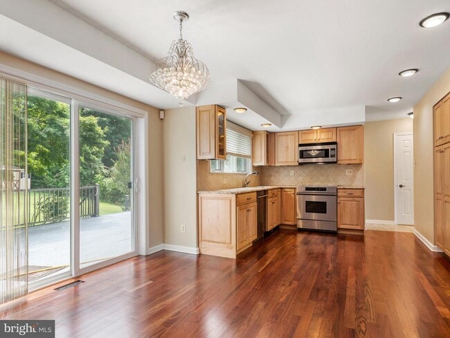 Building Photo - 612 Bough Rd