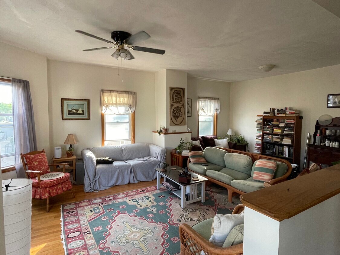 Primary Photo - 71 Albion St