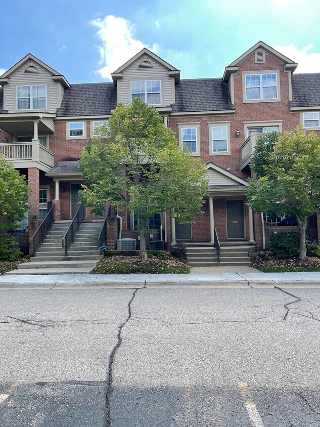 Foto principal - 3074 Barclay Way
