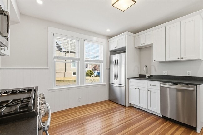 Building Photo - 113 Minot St