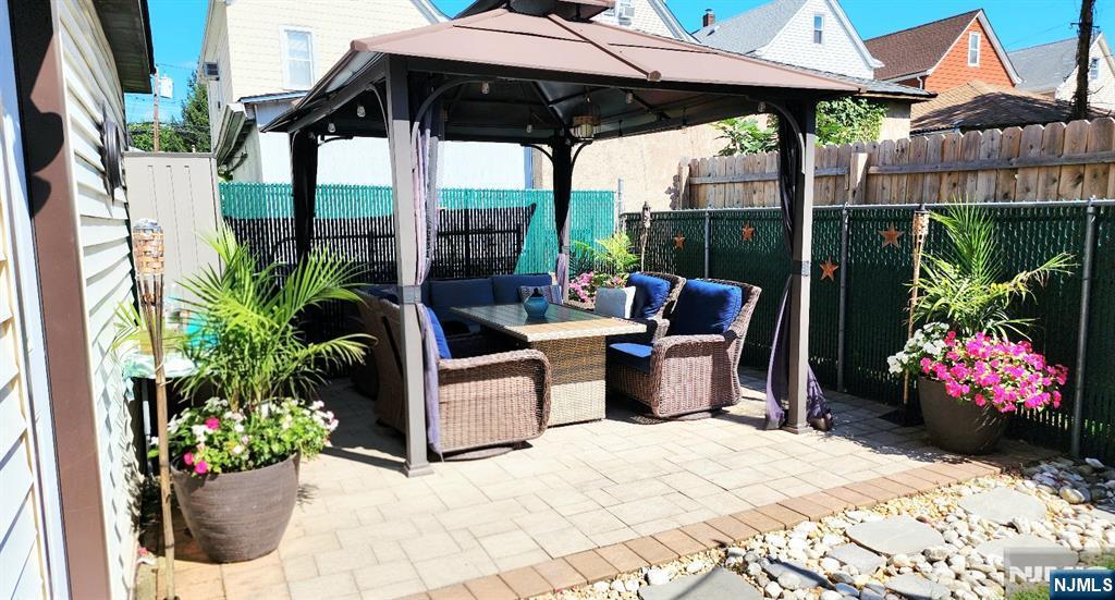 Primary Photo - 11 Banta Ave