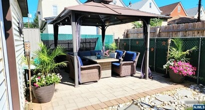 Building Photo - 11 Banta Ave