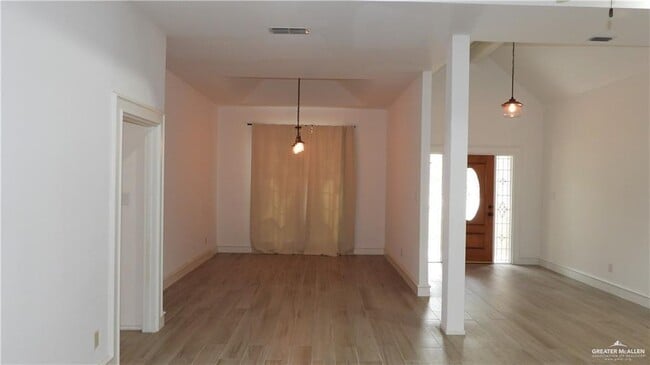 Building Photo - 12 Anacua Cir