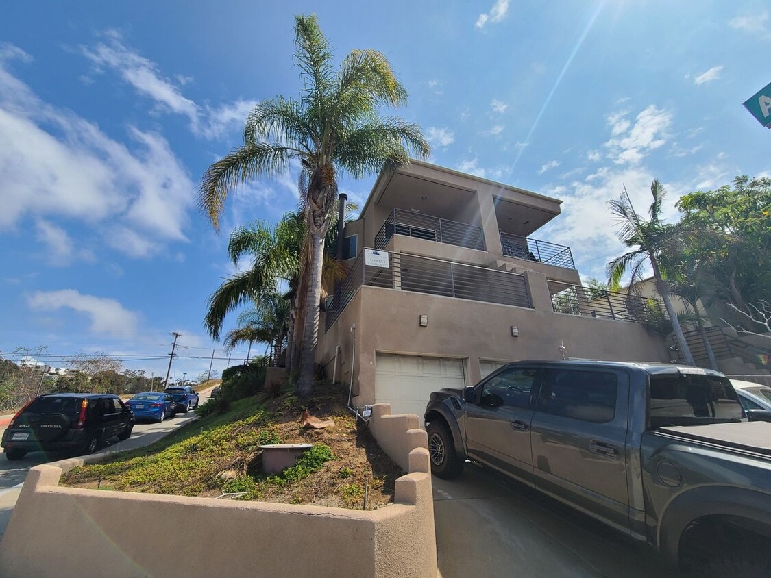 Foto principal - 2 Bed/2.5 Bath plus Large Bonus Room - For...