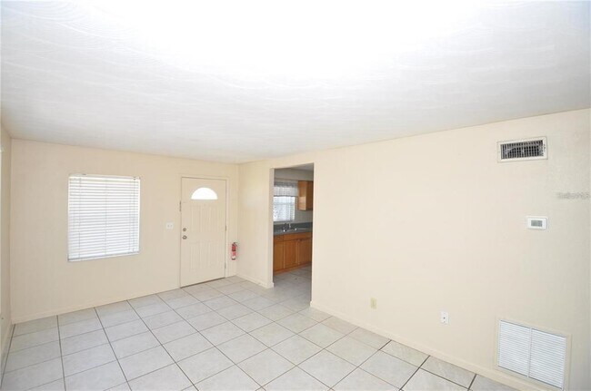 Foto del edificio - 5940 Hilltop Ln E