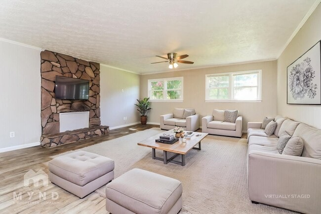 Building Photo - 3179 Robin Hood Ln
