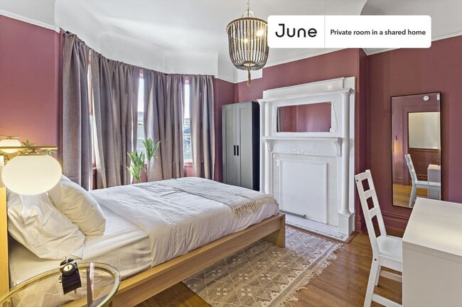 Building Photo - Private bedroom in 4 bed/1.5 bath Home