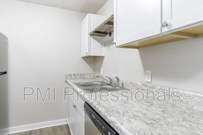 Foto del edificio - 136 Kingsridge Dr