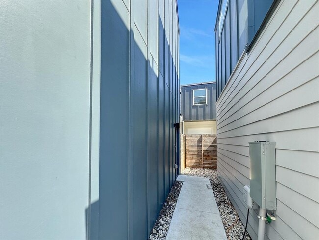 Building Photo - 7601 Carver Ave