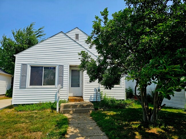Building Photo - 348 Lakeview Ave